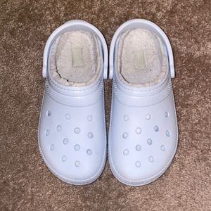 baby blue fur crocs